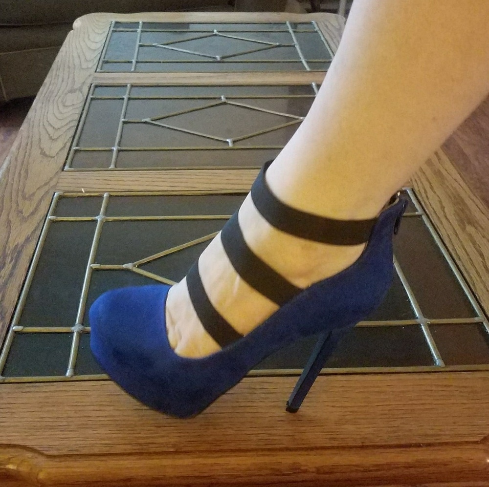ROYAL BLUE STILETTO'S SZ6